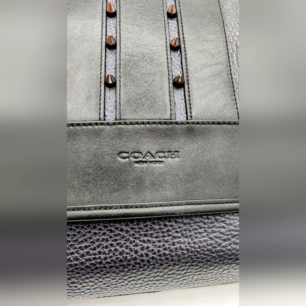 Coach Bond small Messenger Bag. Pebble Leather Navy/black. Upcrafted w skulls. - Picture 15 of 15